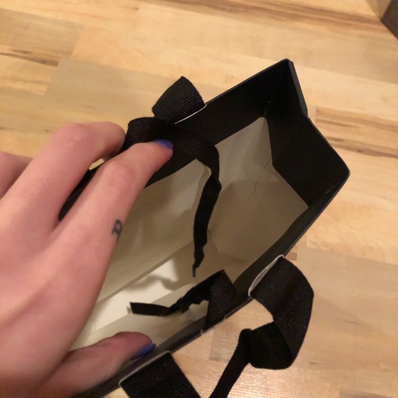 Skinny Gucci shopping bag 🛍 - Picture 2 of 3